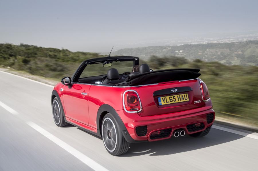  Mini Cooper S Cabrio JCW Package 2015 года  (UK) (фото 10 из 30)